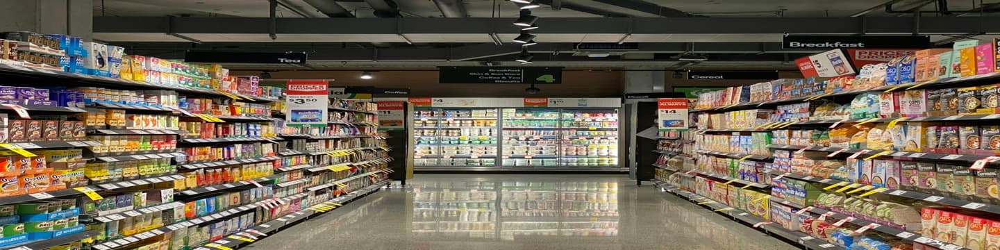 コンビニの棚（ローソン渋谷）